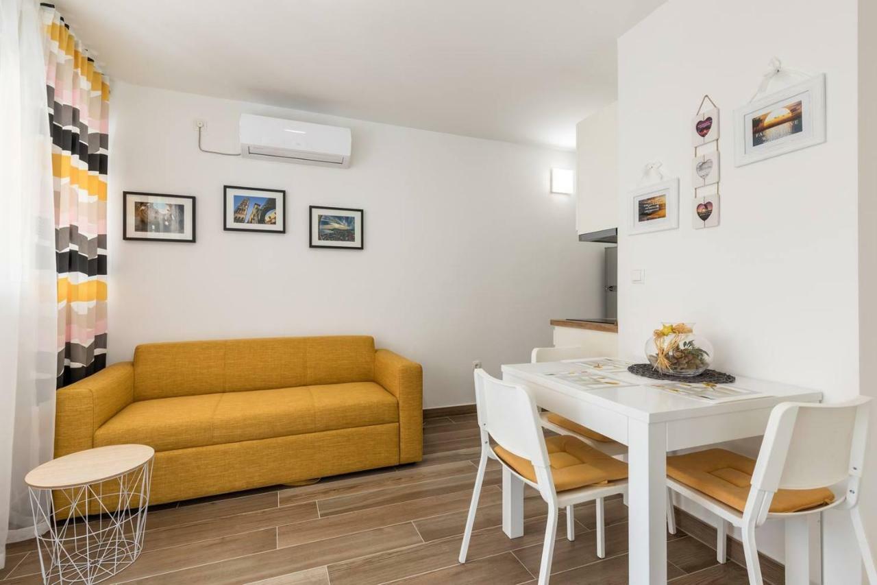 Apartments Cezar Split Bagian luar foto