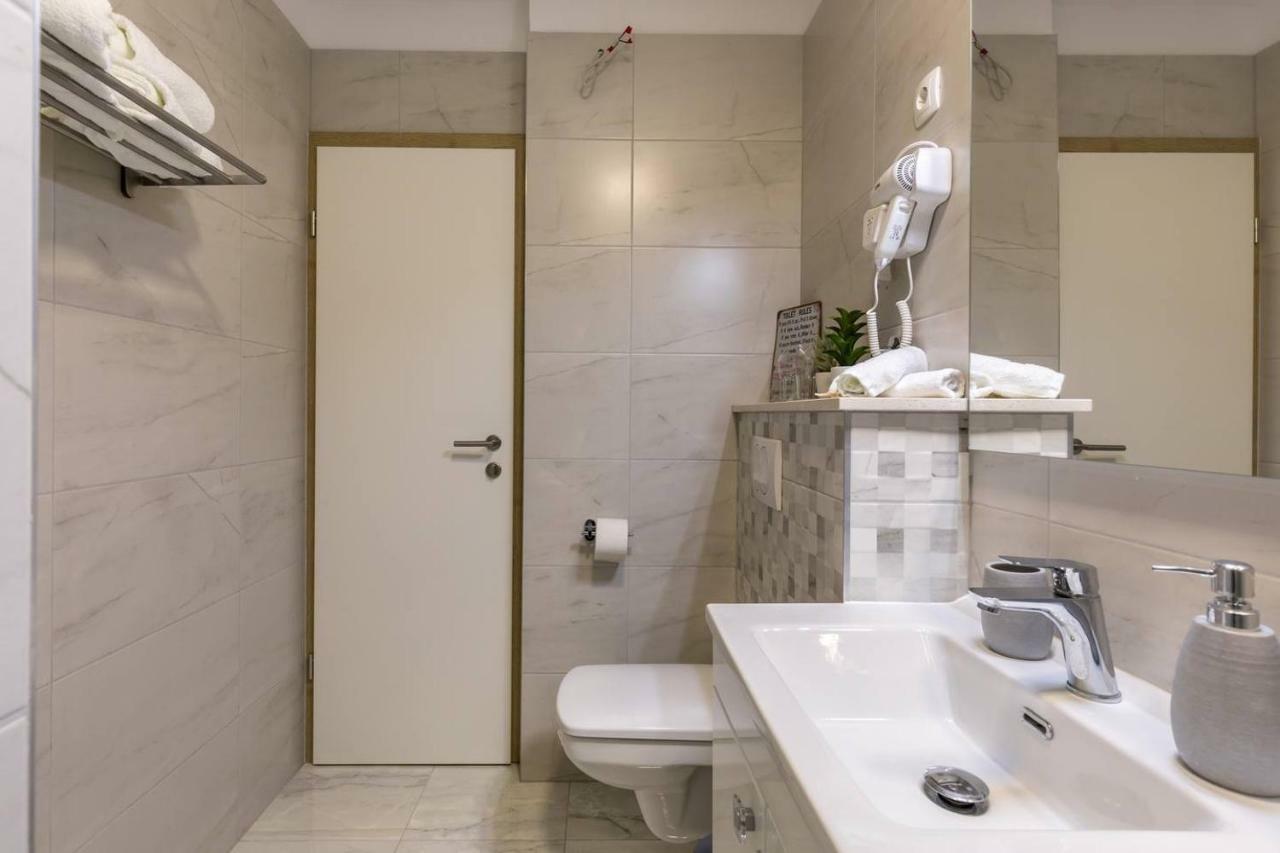 Apartments Cezar Split Bagian luar foto